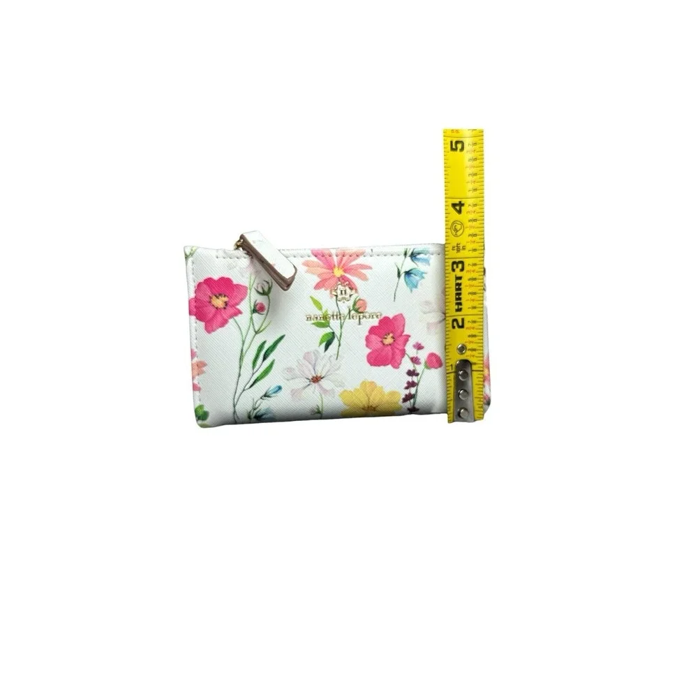 Nanette Lepore Women's Small White Floral Bifold Wallet Snap Closure Zip Pocket‎